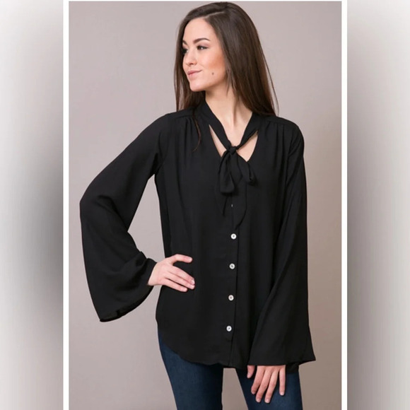 βοΈSHOW ME YOUR MUMU Taylor Tie Front Tunic 2 for $22 βοΈ - Picture 3 of 8